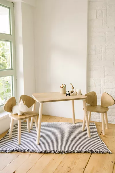 Table et 2 chaises pour enfants Montessori en marron