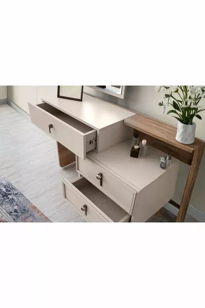 Moun Dresser