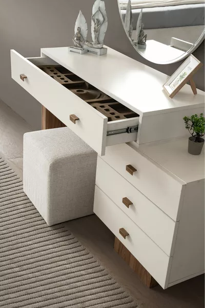 Ledya Dresser