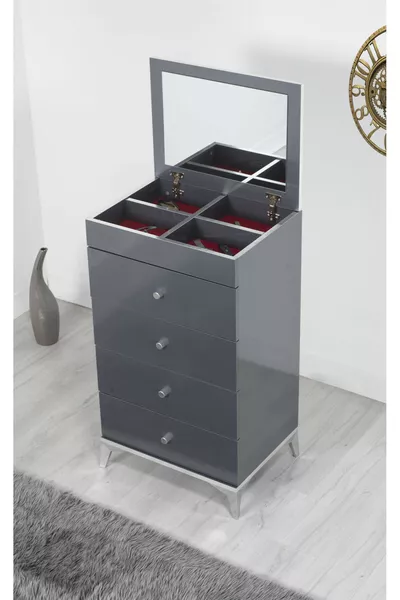 Arya Dresser
