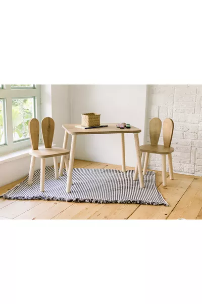 La table pour enfants et 2 chaises