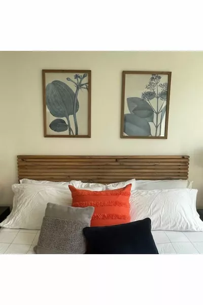 Testiera del letto in legno massiccio con 2 mensole, colore noce, dimensioni cm X cm, legno massiccio colore noce con 2 mensole