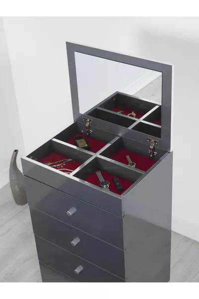 Arya Dresser
